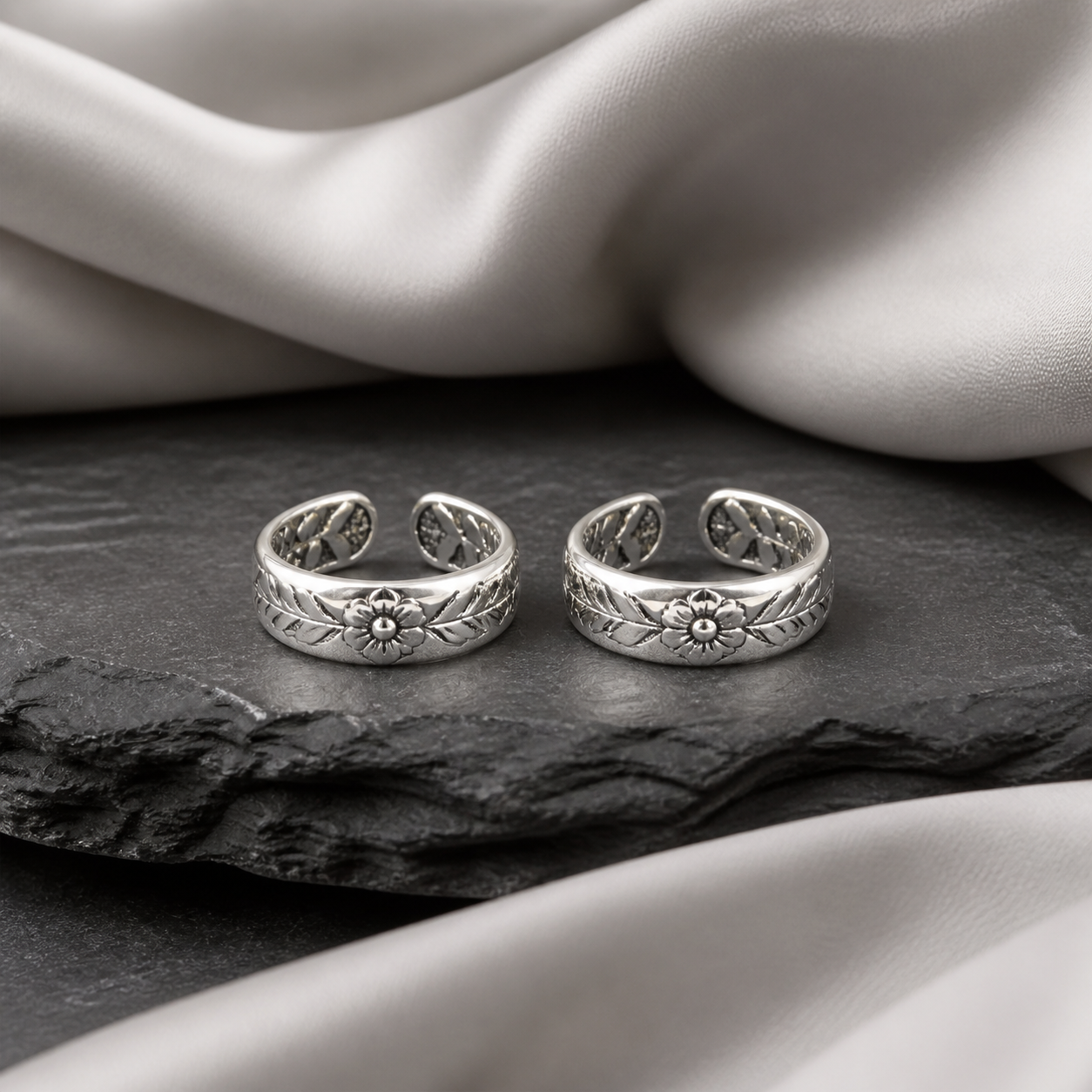 Silver toe rings